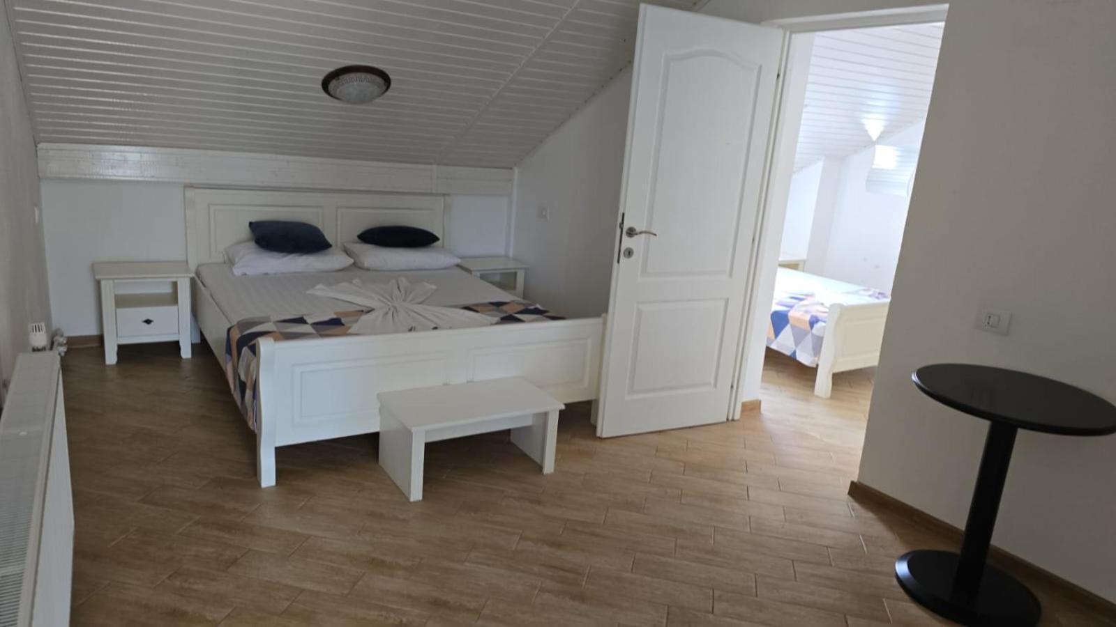 Casa Marina Hotel Ieşelniţa Buitenkant foto
