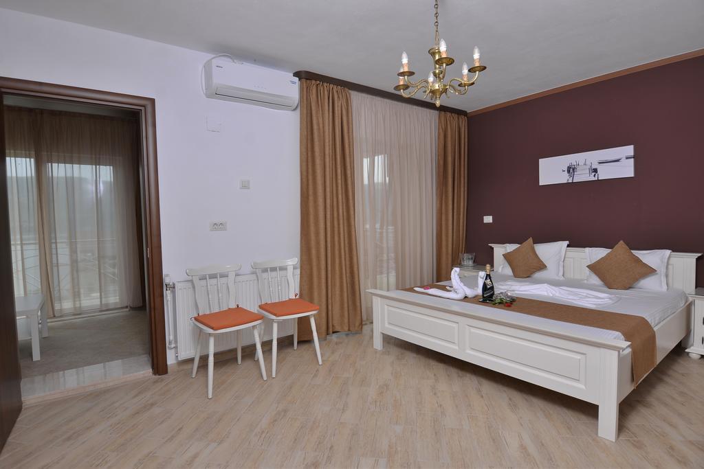 Casa Marina Hotel Ieşelniţa Buitenkant foto