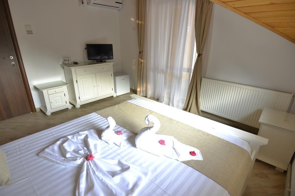 Casa Marina Hotel Ieşelniţa Buitenkant foto