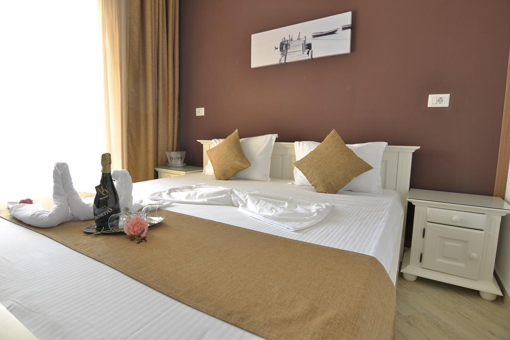 Casa Marina Hotel Ieşelniţa Buitenkant foto