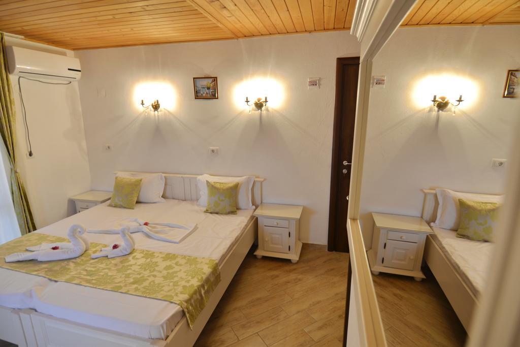 Casa Marina Hotel Ieşelniţa Buitenkant foto