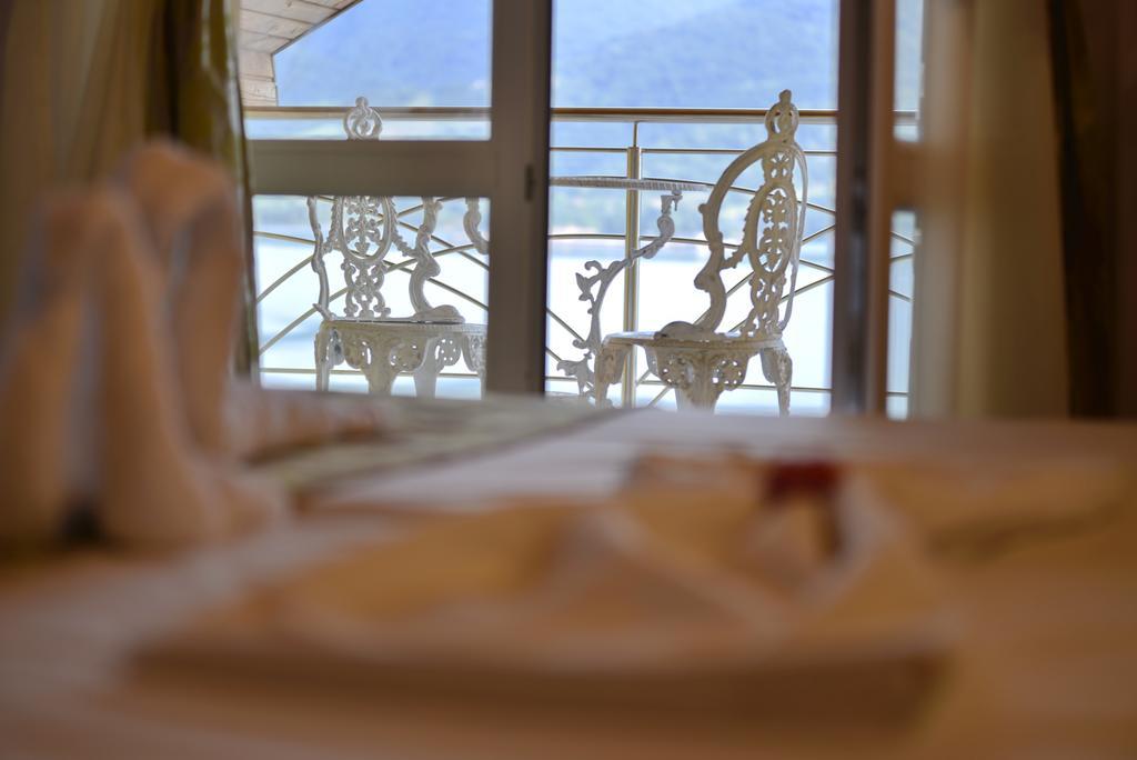 Casa Marina Hotel Ieşelniţa Buitenkant foto