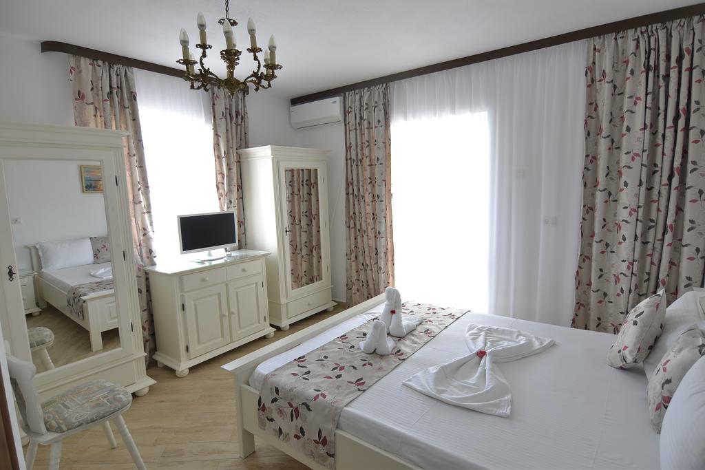 Casa Marina Hotel Ieşelniţa Buitenkant foto